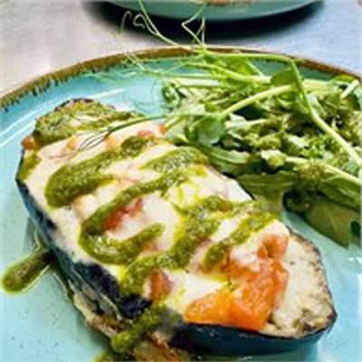 Запечённый баклажан с сыром 10707